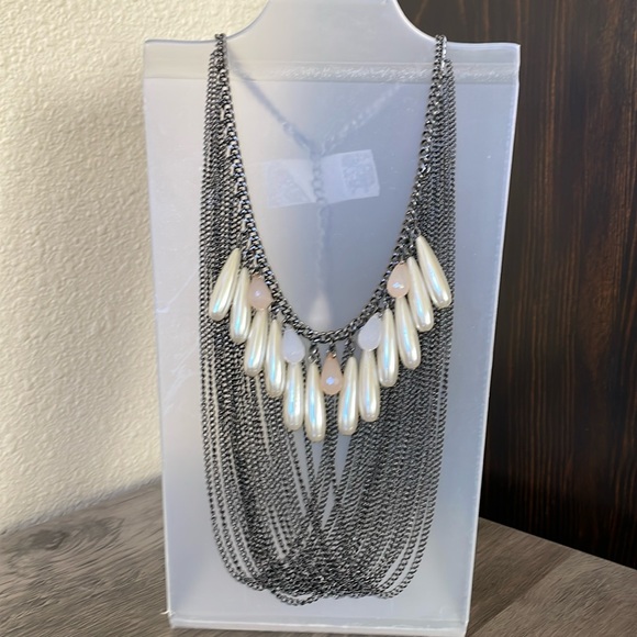 Express Jewelry - ⭐️Express Chain and pearl necklace